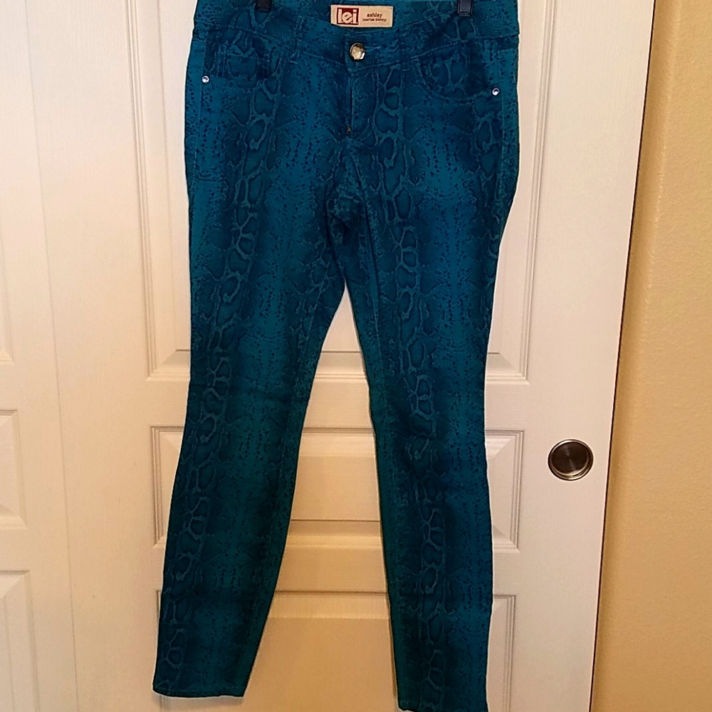 L.E.I. blue snake print pants